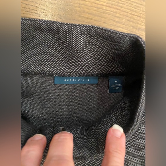 Men’s Perry Ellis grey stretch 1/4 zip pullover. - Picture 5 of 11